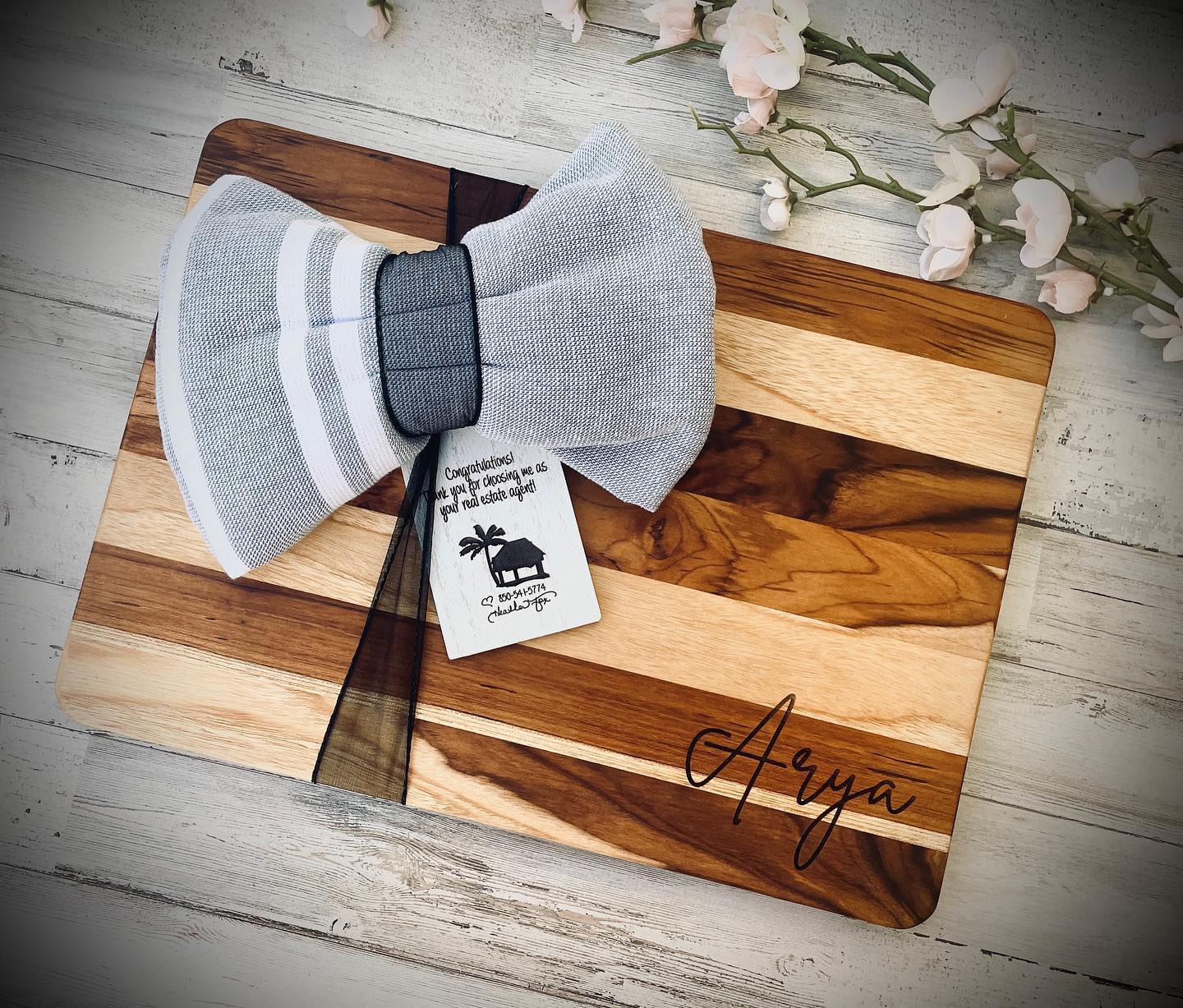 Teak cutting board without juice grooves