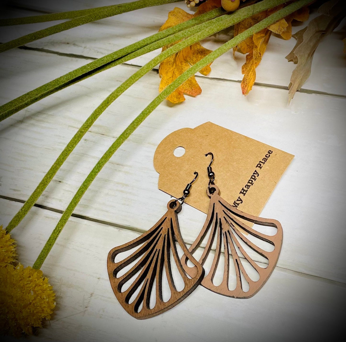 Fall wooden earrings open scallop